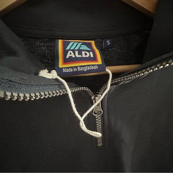 NWOT Navy Pullover from the 2023 Aldi Gear Capsule Collection - Picture 7 of 9
